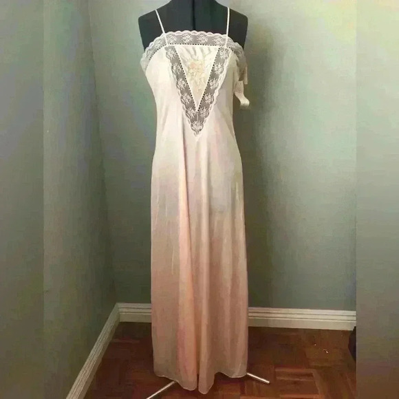 Vtg midcentury peach? Pink? nylon nightgown slip S-M? - Picture 3 of 9
